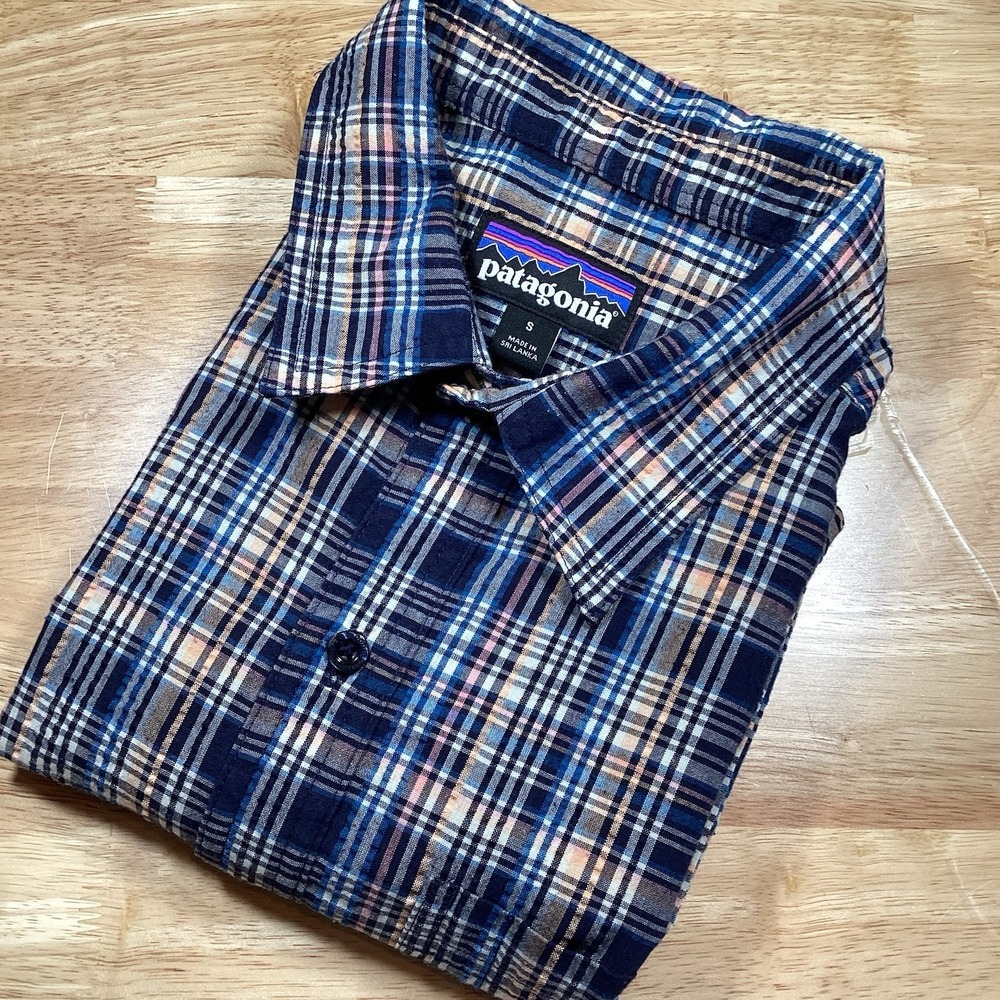 PATAGONIA MEN'S SMALL SEERSUCKER PLAID COTTON SHORT‎ SLEEVE BLUE CAMP SHIRT